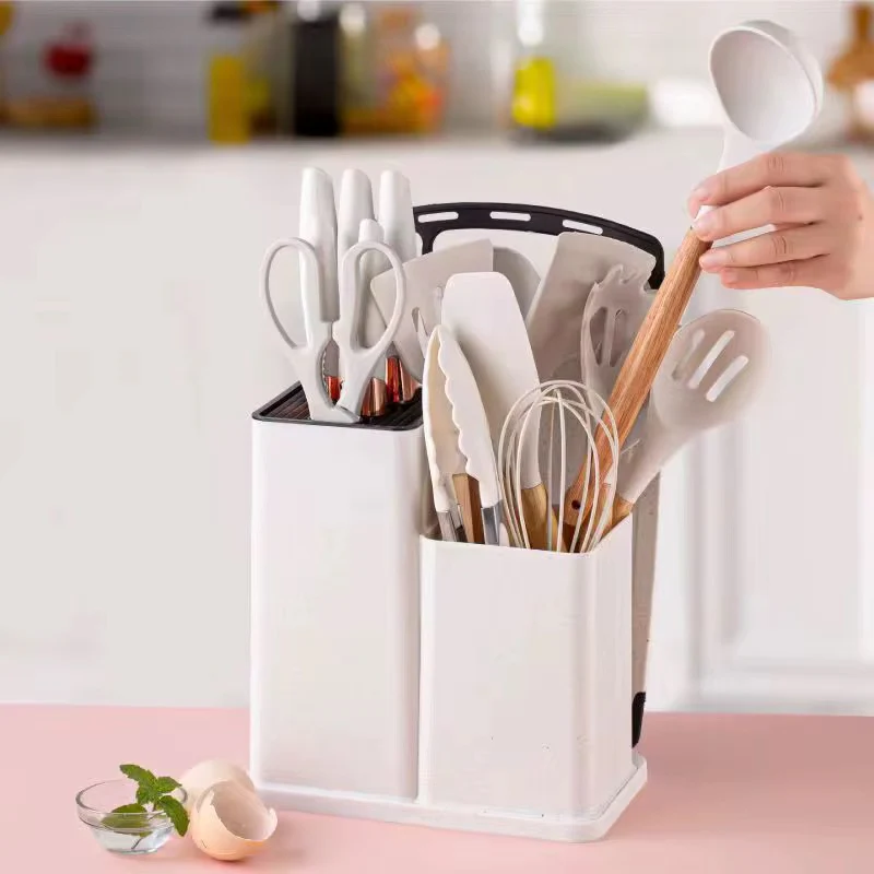 19 pcs Silicon spoons with knives and chopping board. - Image 3