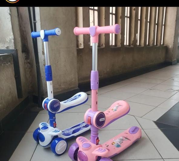 3 Wheeled Scooter for Kids, 2-in-1 Sit Stand Child Toy Kick Scooters - Image 4