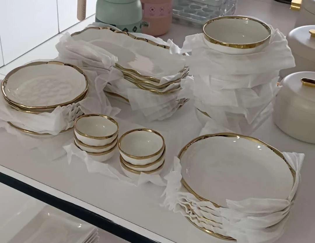 30pcs Ceramic Dinner Set White with Gold Ring Kenya - Image 2