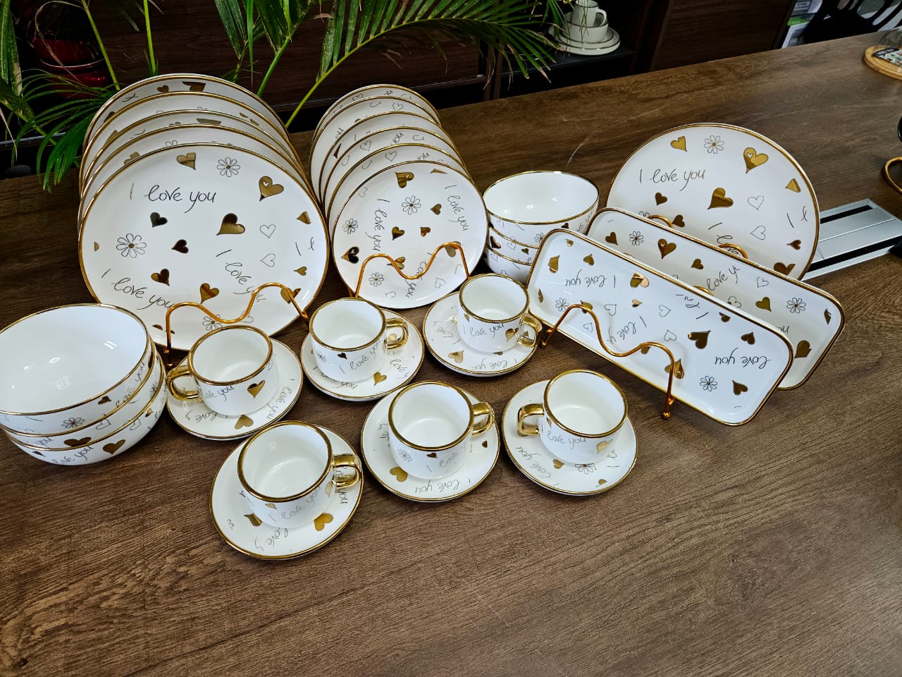 32pcs Beautiful Elegant Porcelain Dinner Set Transform Your Dining Table - Image 2