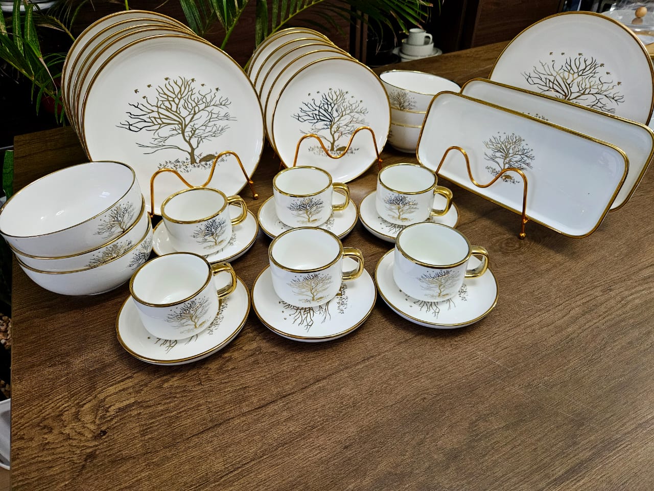 32pcs Beautiful Elegant Porcelain Dinner Set Transform Your Dining Table - Image 4