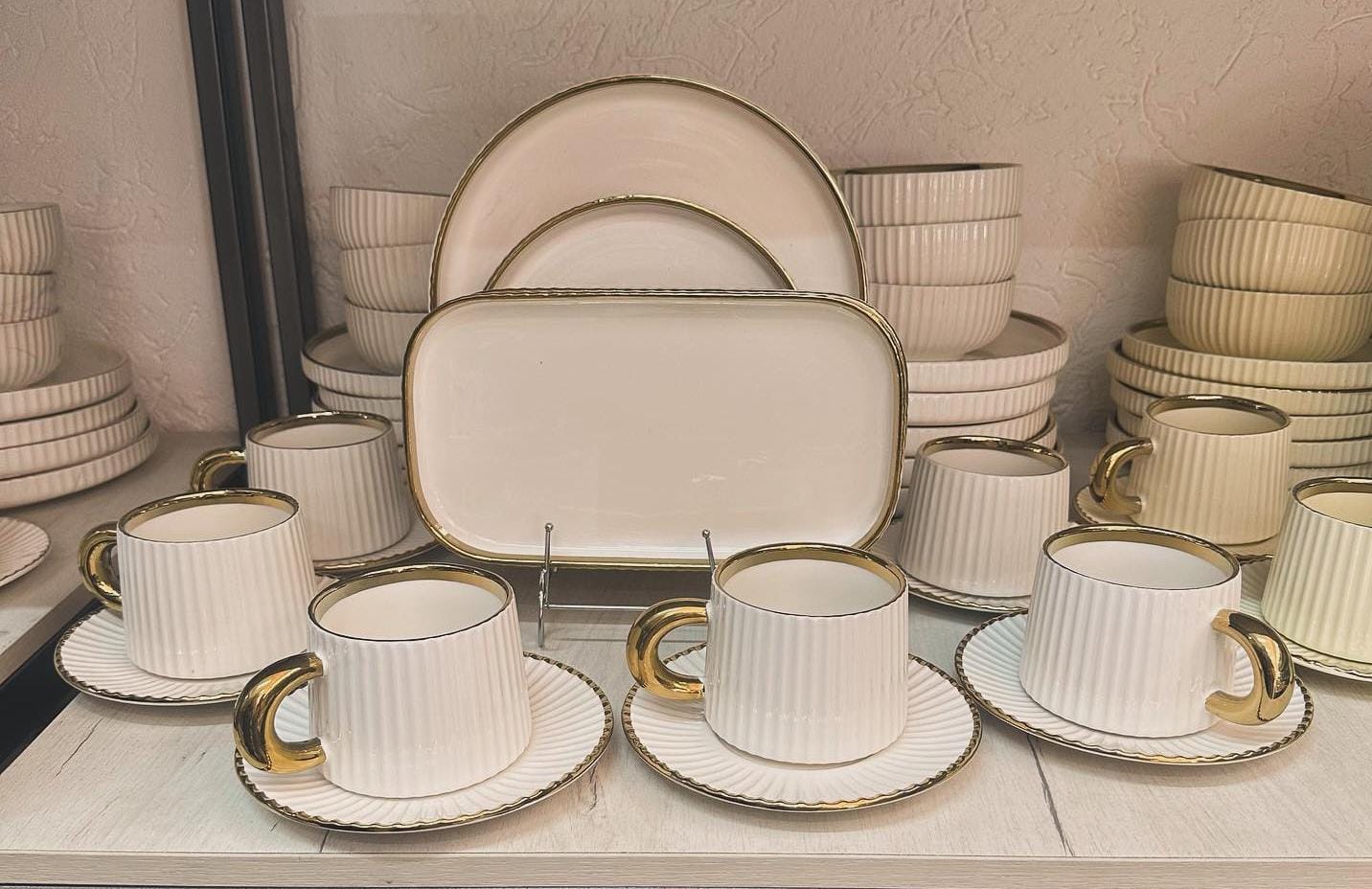 32pcs Elegant European Porcelain Dinner set - Image 3