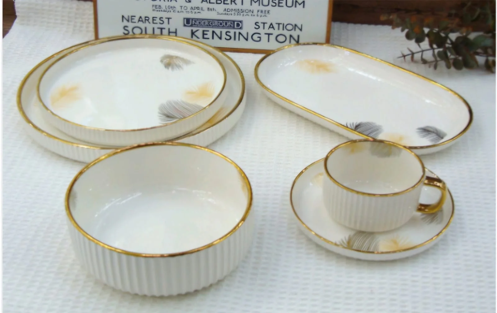 32pcs Elegant European Porcelain Dinner set - Image 5