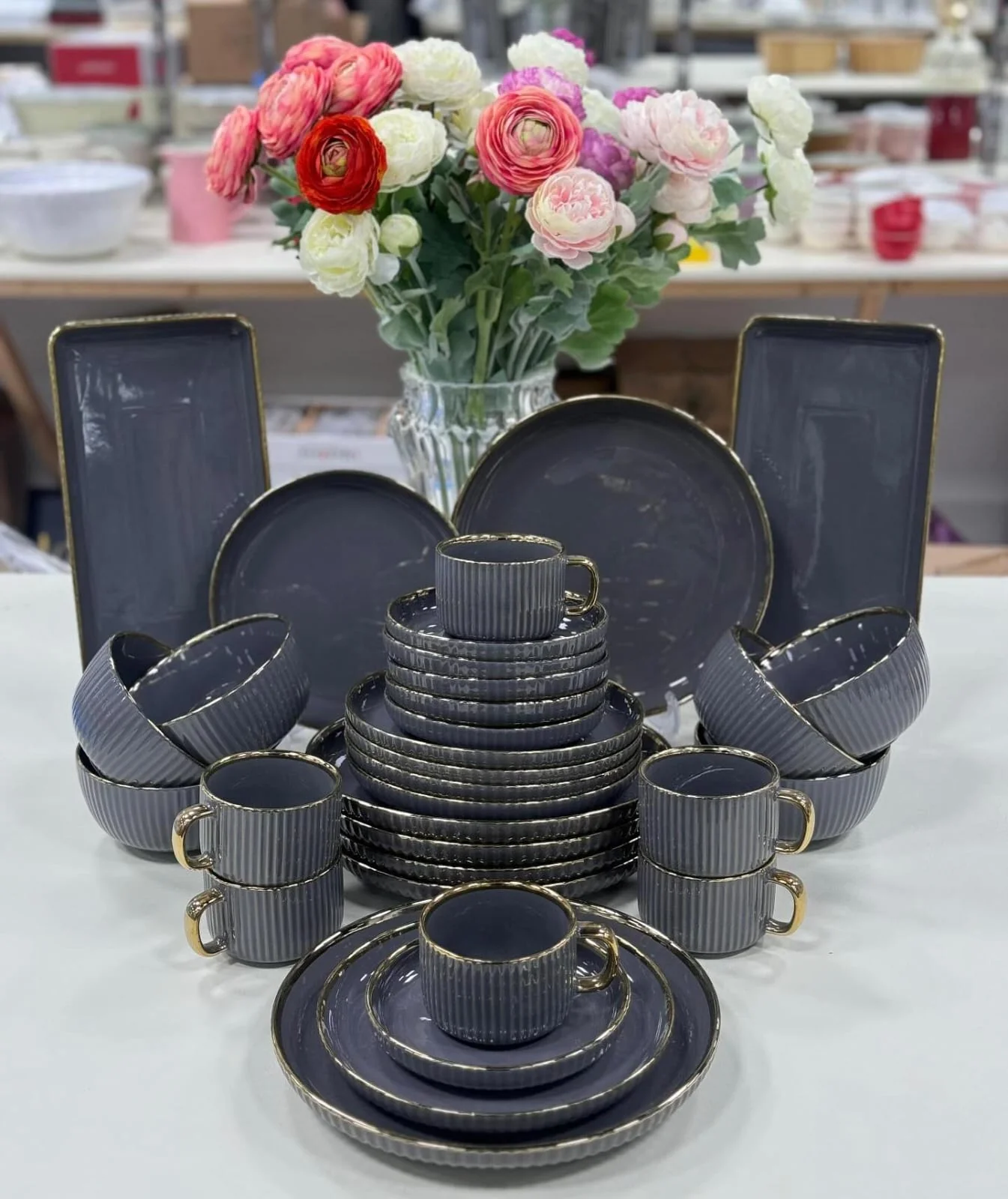 32pcs Elegant European Porcelain Dinner set - Image 2