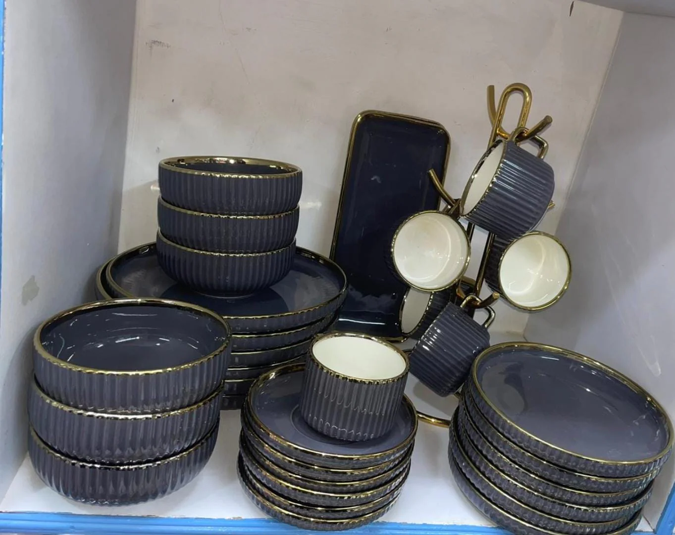 32pcs Elegant European Porcelain Dinner set - Image 4