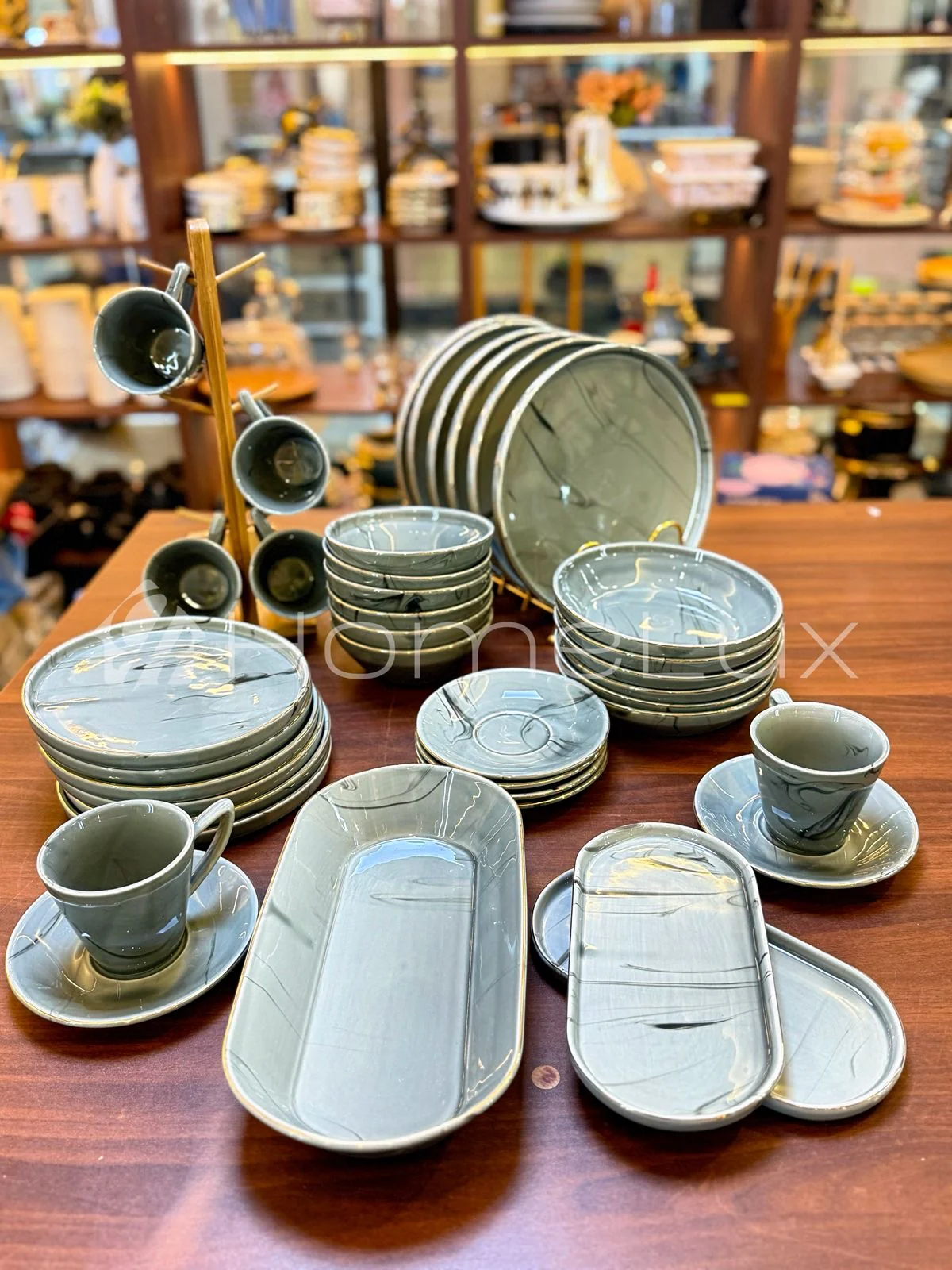 39pcs Elegant Double Glaze European Porcelain Dinner Set - Image 5