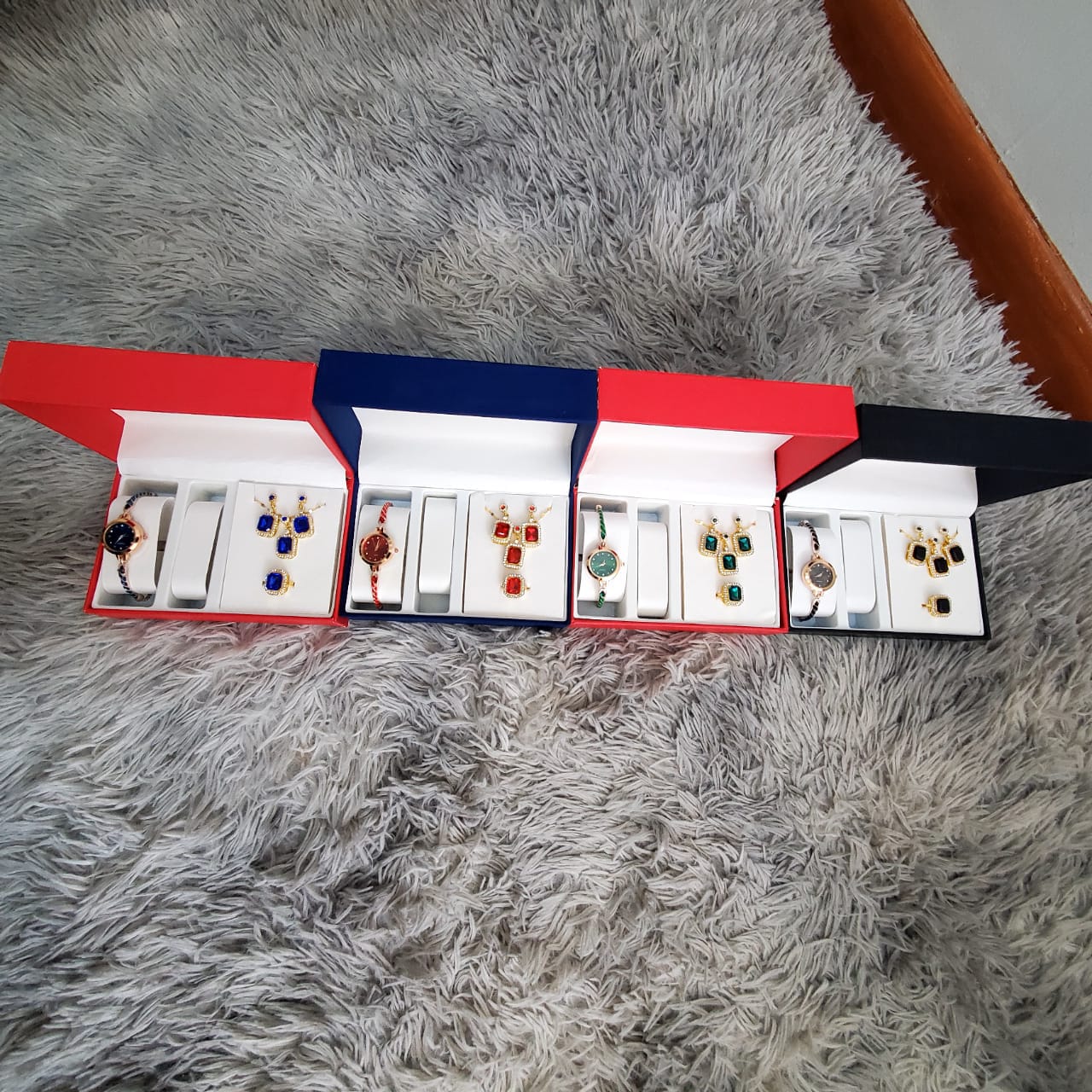 4pc set elegant ladies gift set - Image 5