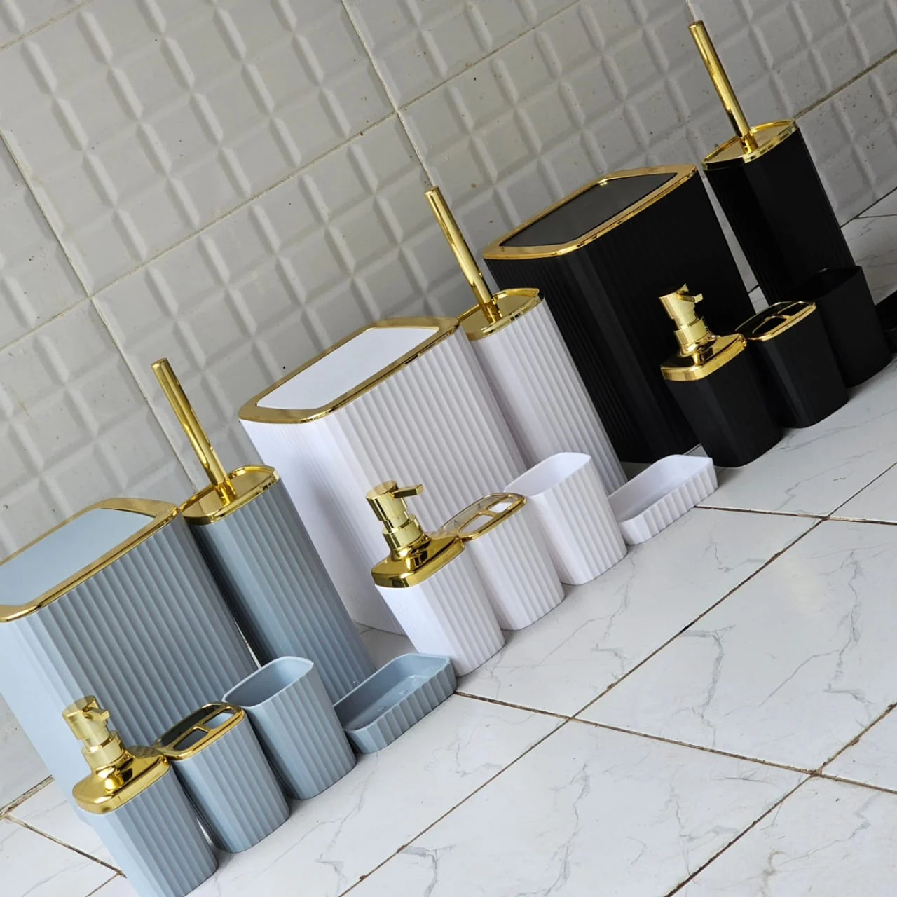 6 in 1 bathroom accessories set with gold ring. - Image 7