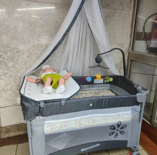 Baby Co-sleeper playpen with cot mobile stand net changing pad wheels - Image 3