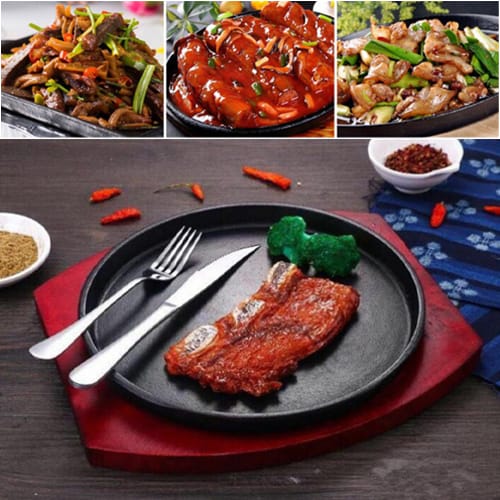 Cast iron hot sizzling plate on wooden tray - Image 4