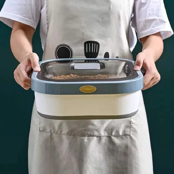 Collapsible 18 litres rice storage bucket - Image 3
