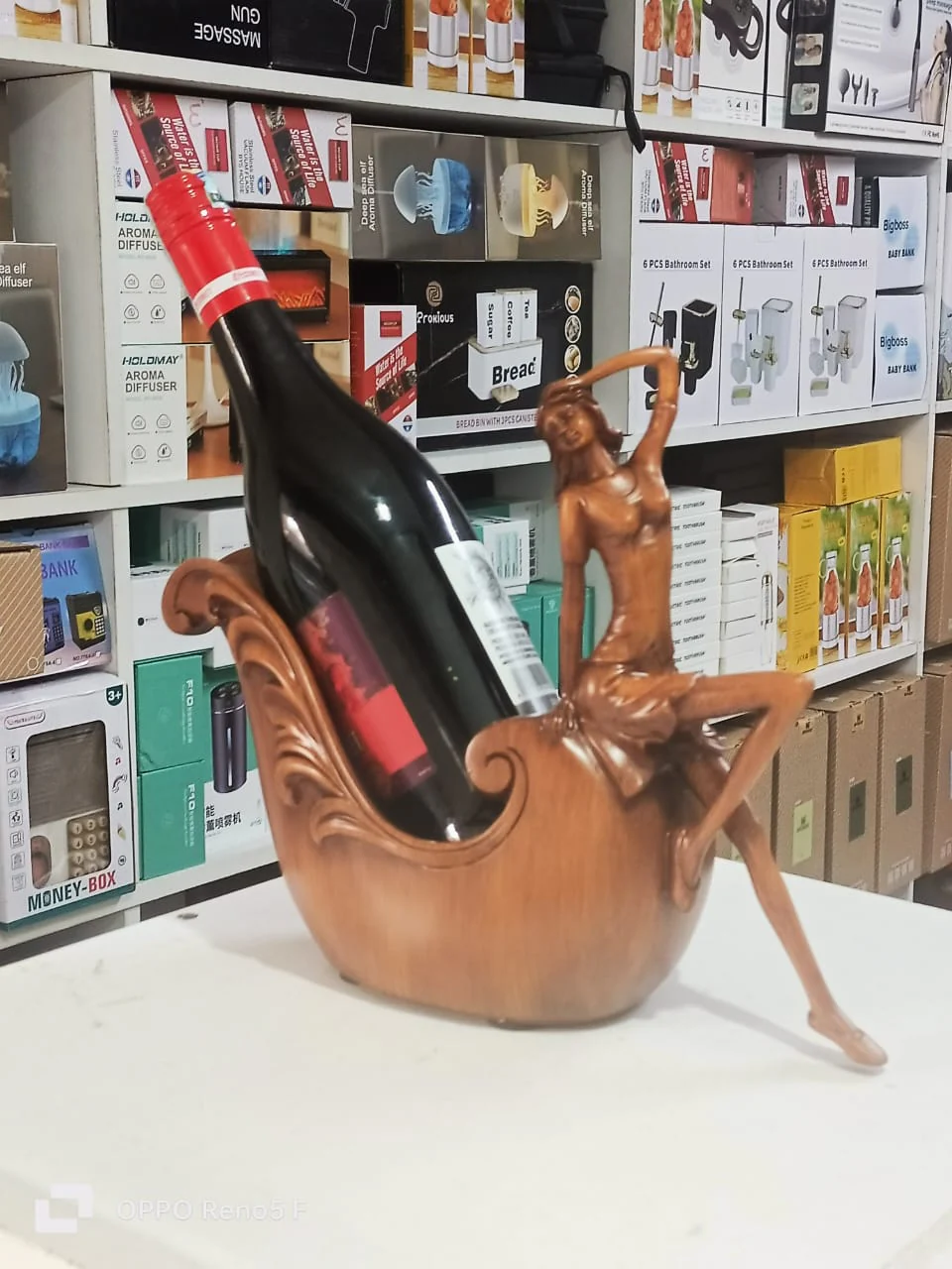 Creative lady sculpture wine bottle holder - Image 3