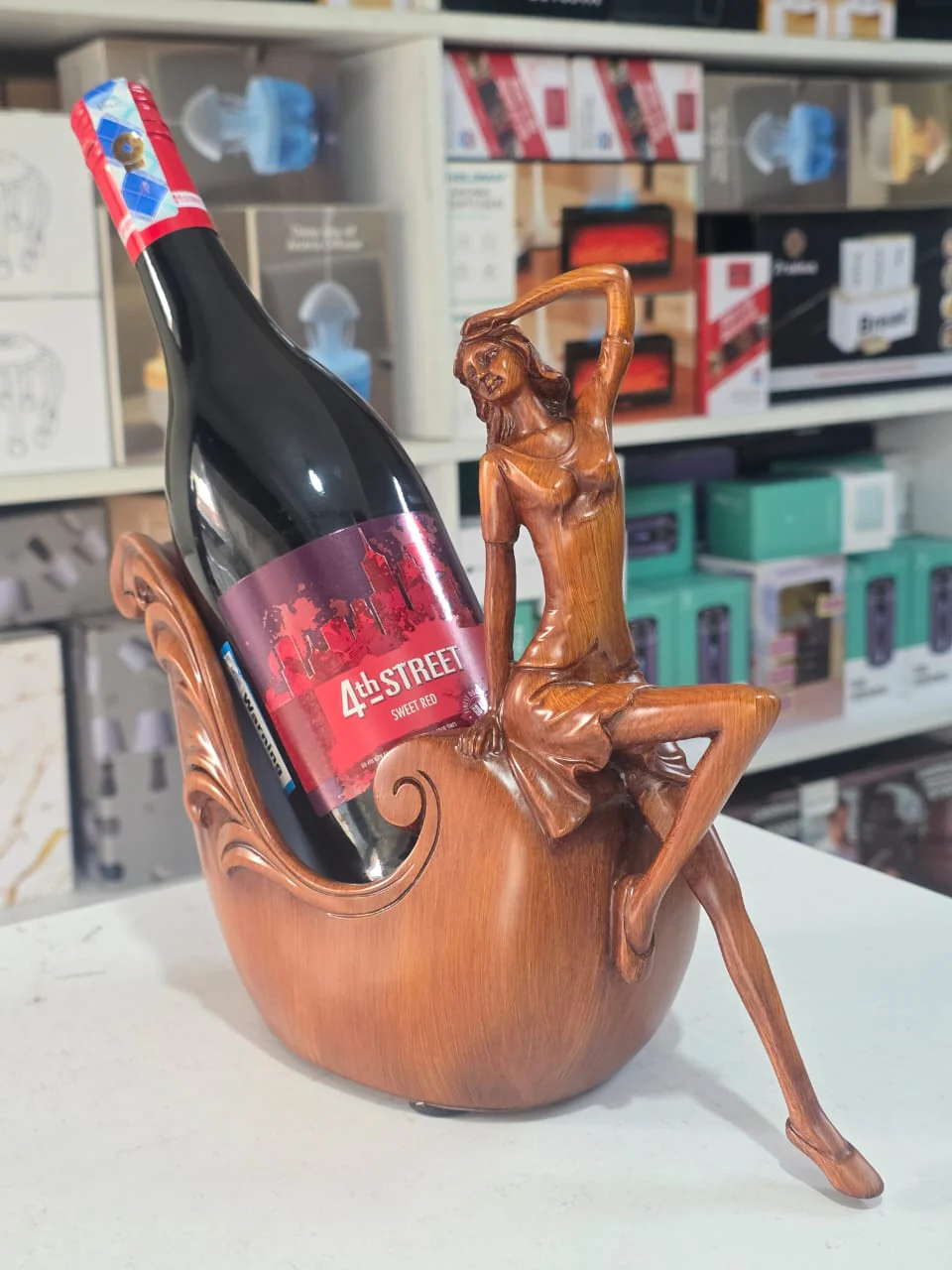 Creative lady sculpture wine bottle holder - Image 4