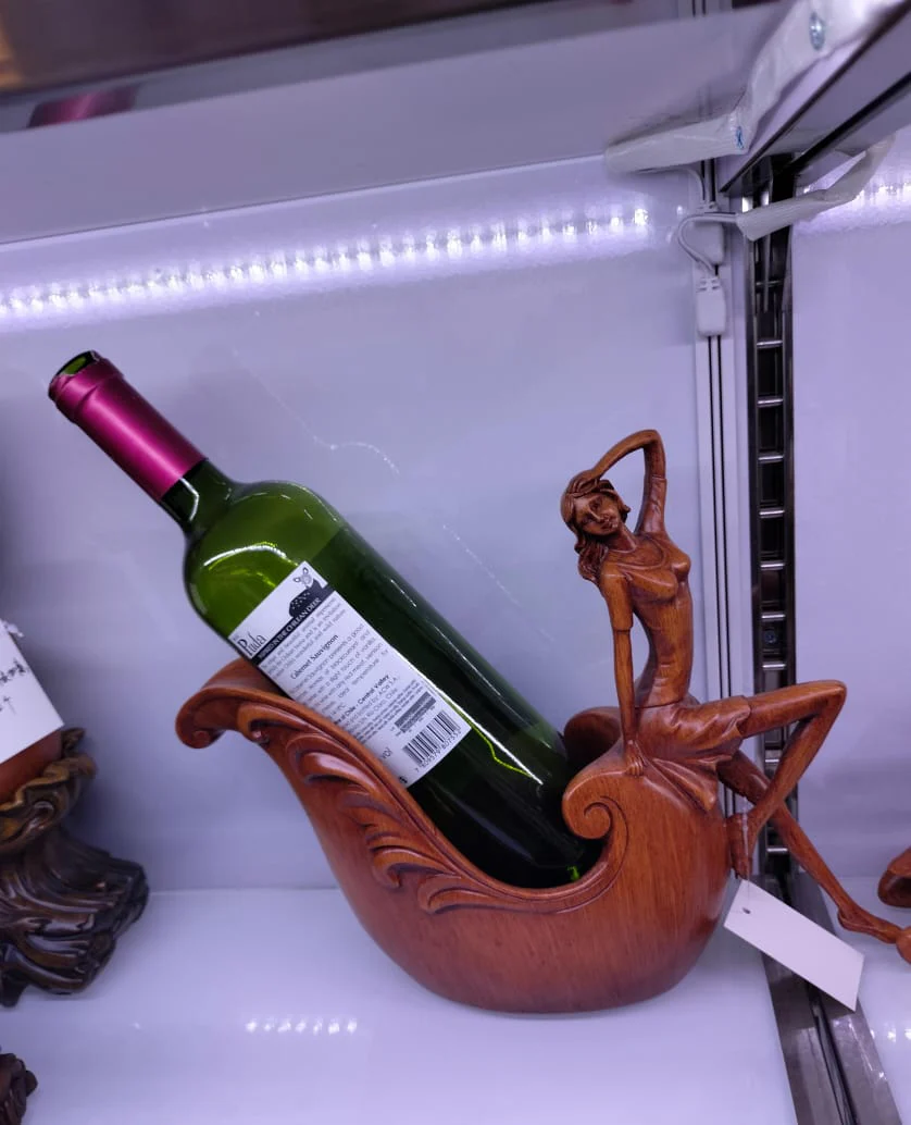 Creative lady sculpture wine bottle holder - Image 3