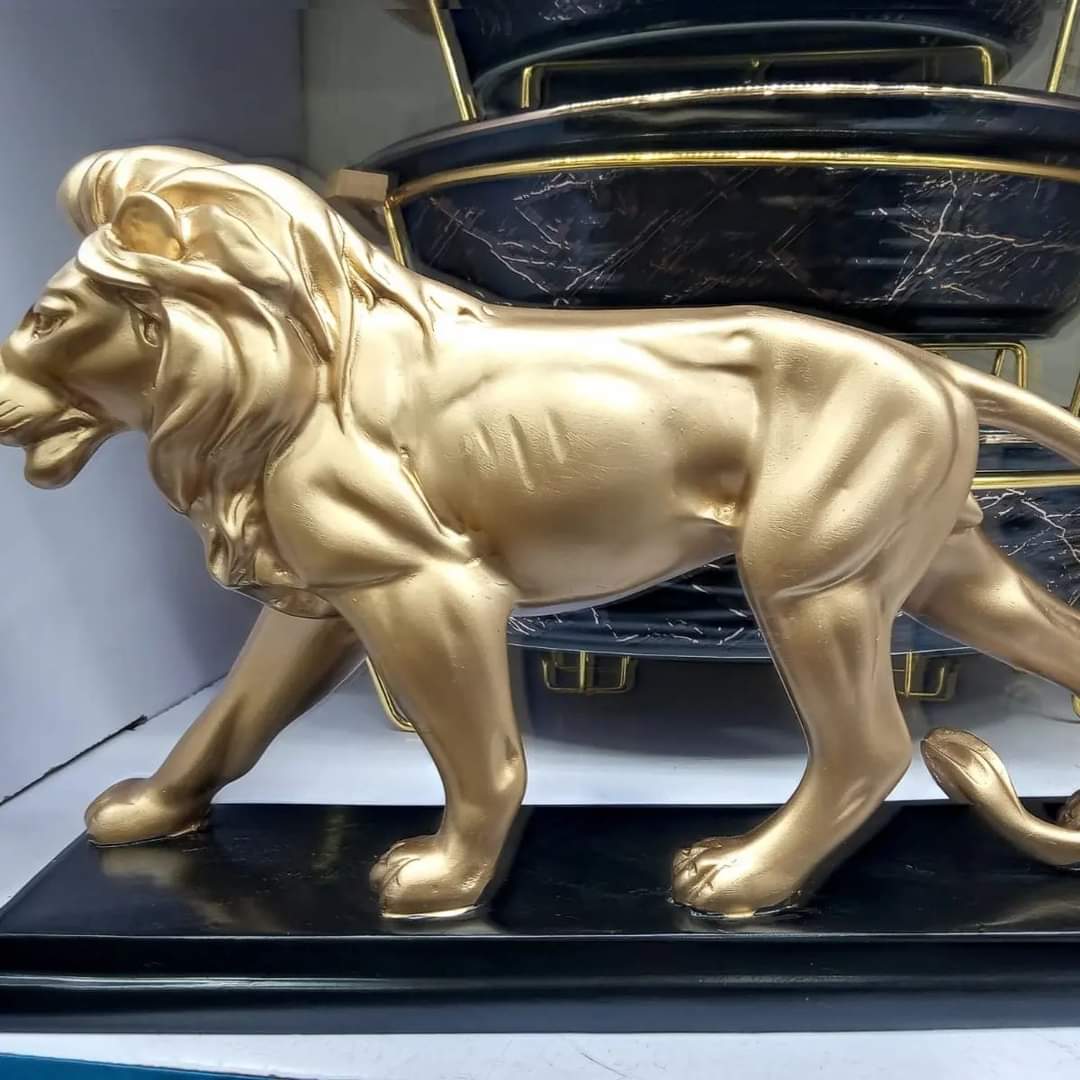 Creative Resin Golden Male lion Decor - Image 3