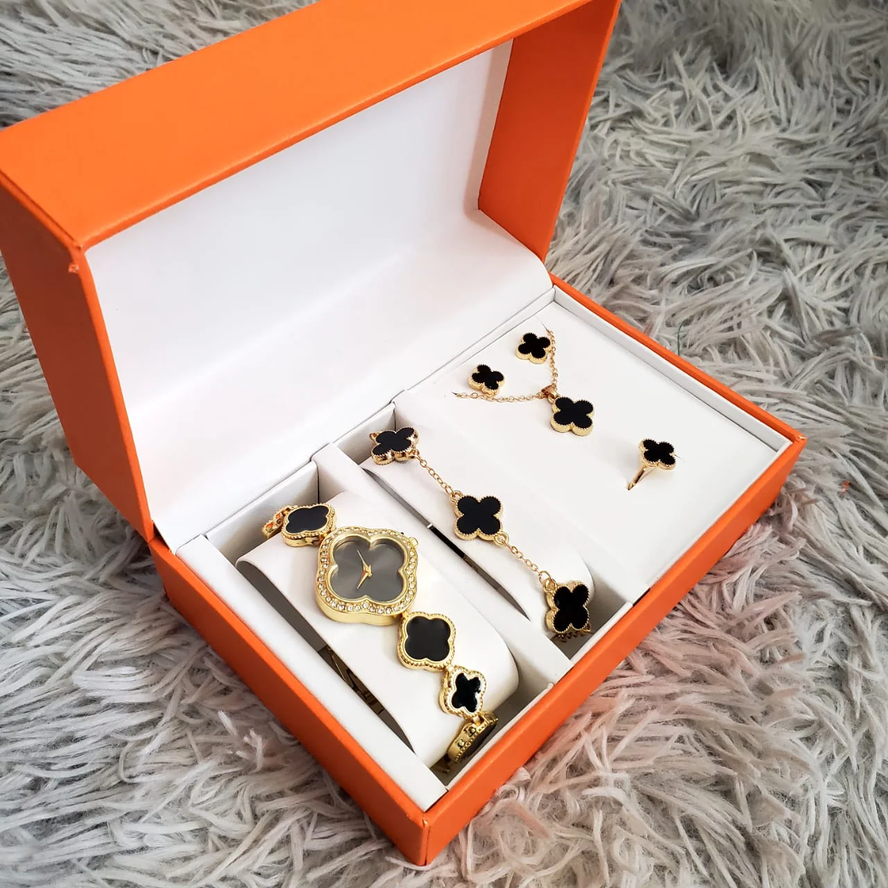 Elegant 6 in 4 leaf Clover Ladies Gift Set - Image 2