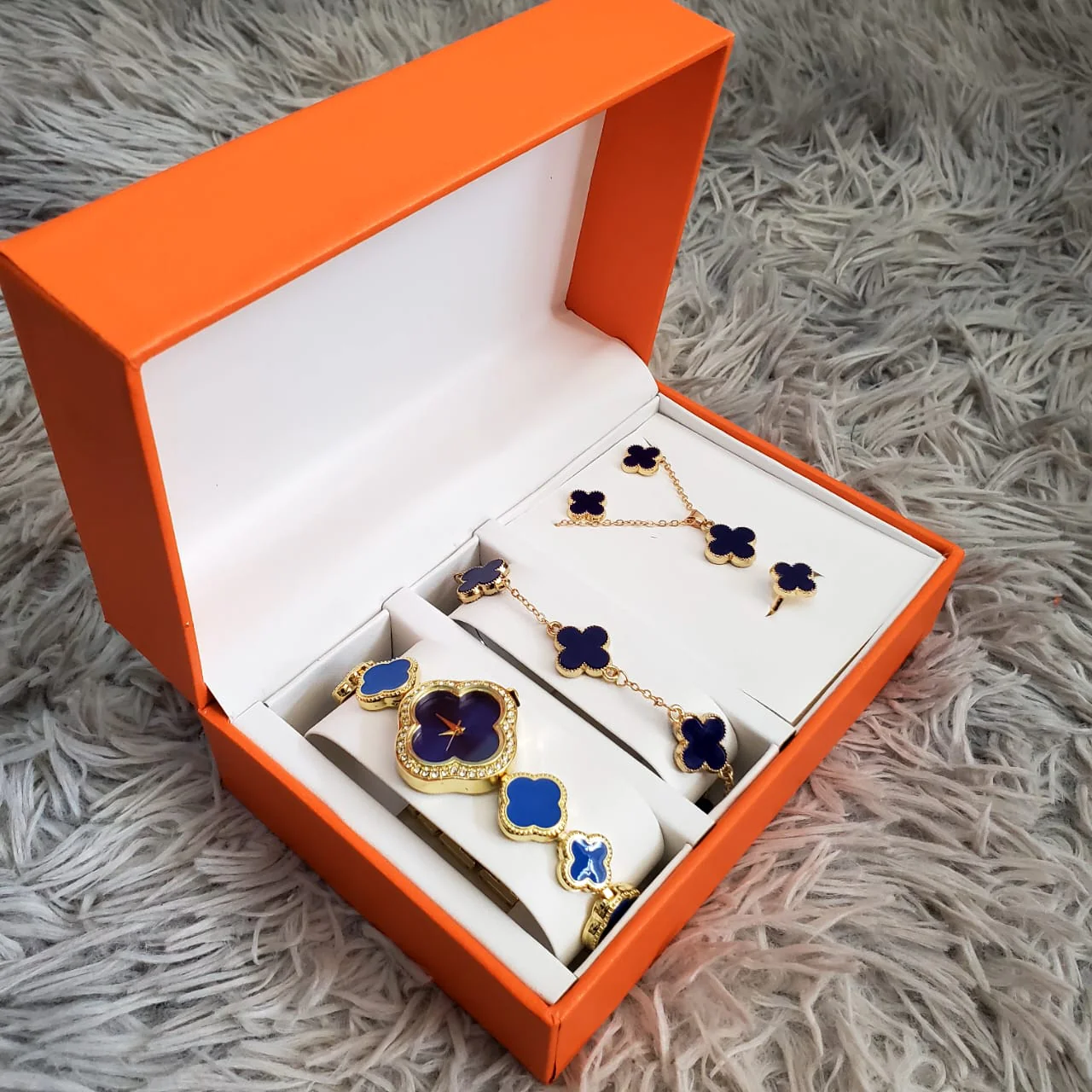 Elegant 6 in 4 leaf Clover Ladies Gift Set - Image 3