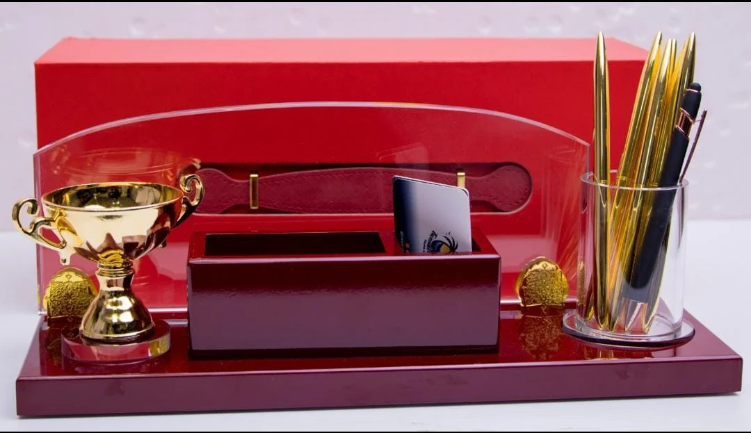 Executive desk organizer for executive office with Trophy finishing and Pen Organizer* - Image 3