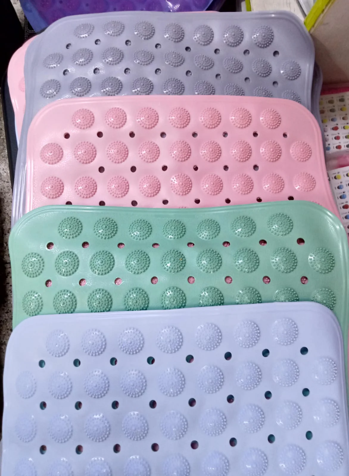 Extra Long Anti Slip Bath room/tub mat - Image 4