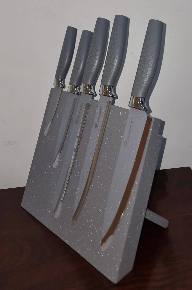 German standard Gottiny or Bonappetit brand 6pc knife set with magnetic block holder - Image 3