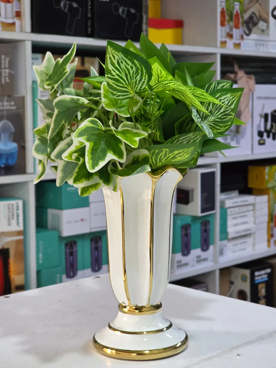 Gold luxury ceramic vase - Image 2