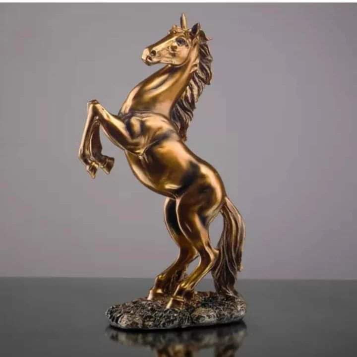 Golden horse decor - Image 2