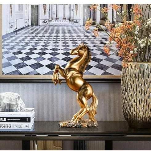 Golden horse decor - Image 3