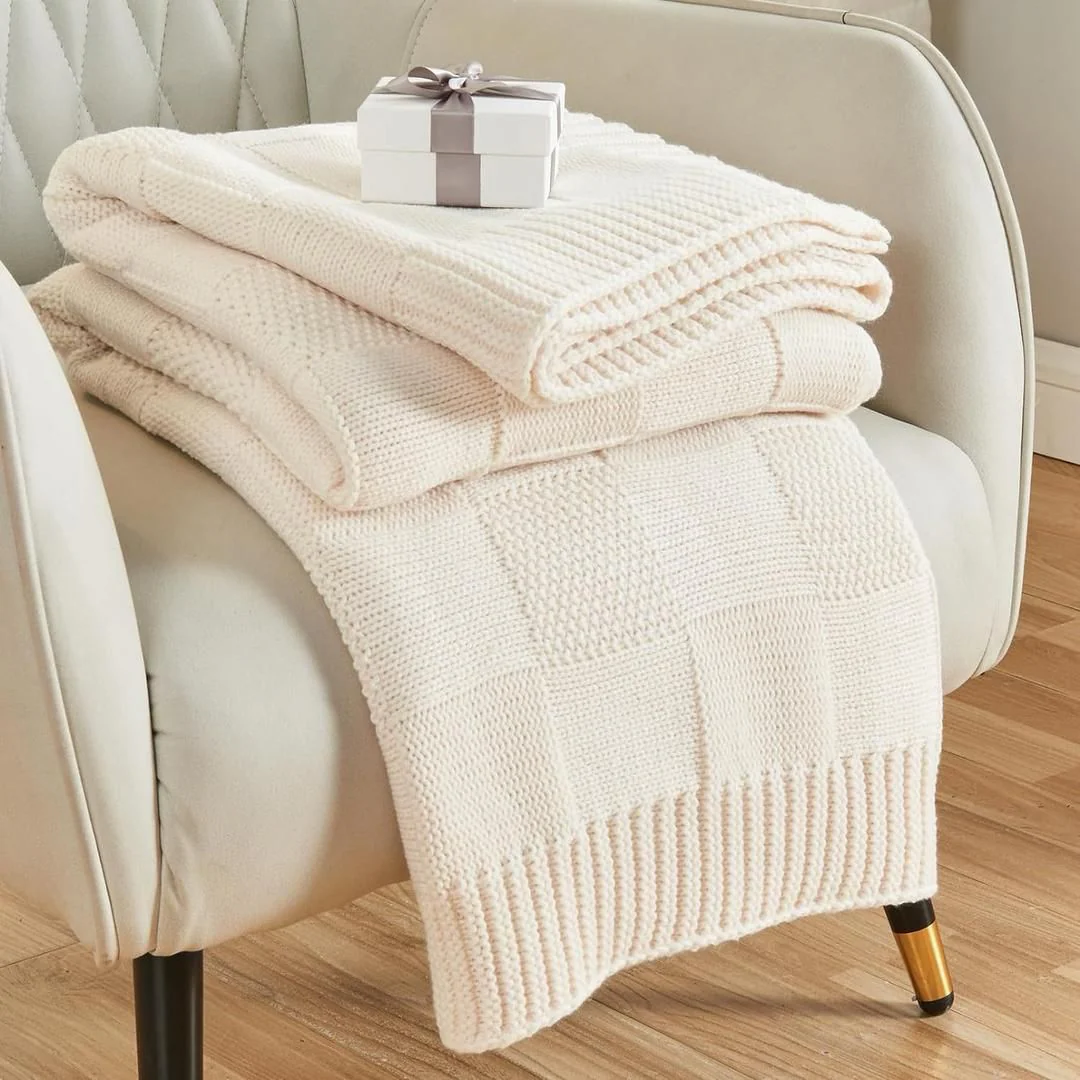 Knitted Throw Blanket - Image 3