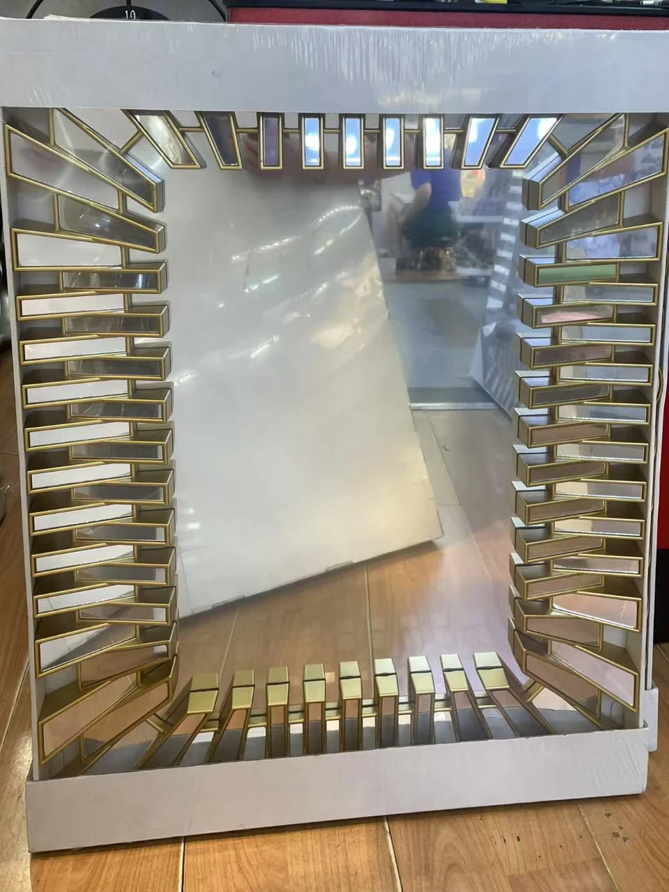 Luxury Decorative Wide Wall Mirror – Gold (74x57cm) - Image 3