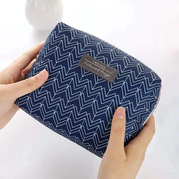 Waterproof Makeup & Toiletry Washbag | Portable Cosmetic Travel Organizer - Image 4