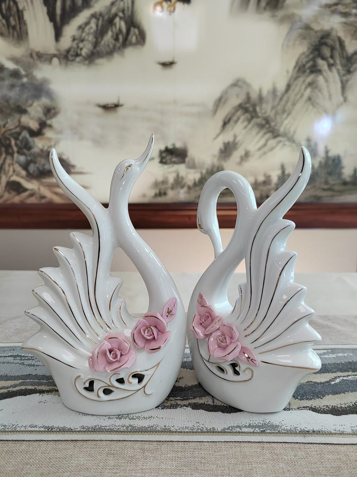 Nordic Ceramic Swan Ornament - Image 3