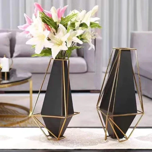 Nordic Luxurious Flower Vase - Image 3
