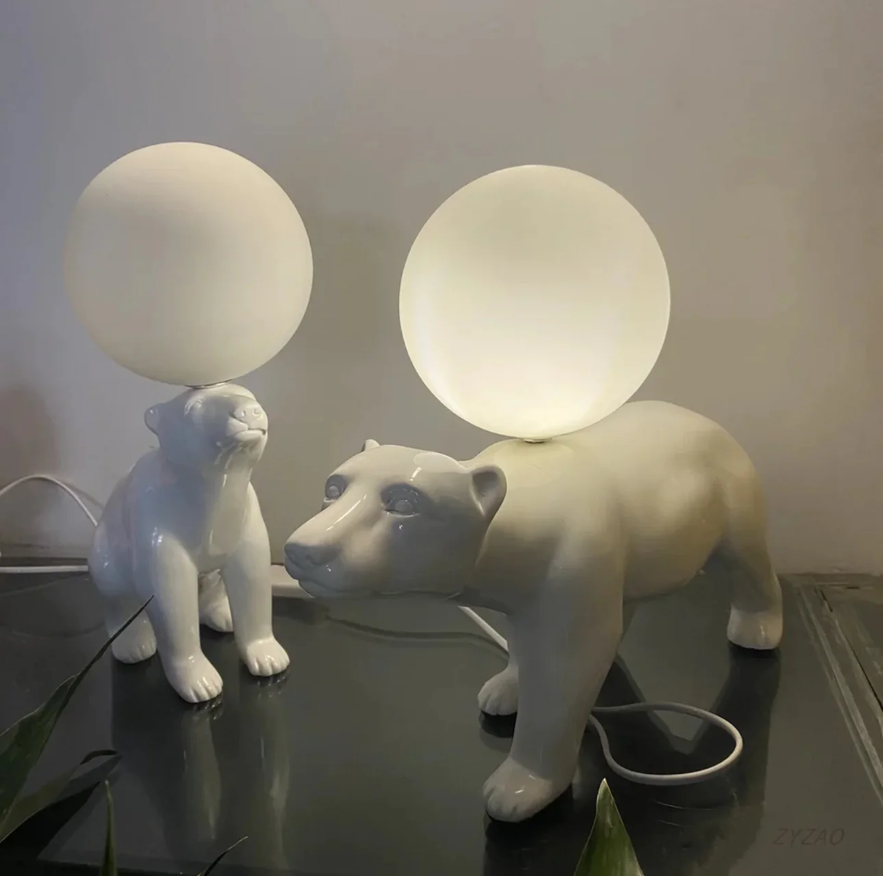 Nordic Modern Creative Resin Desk Lamp LED Polar Bear Table Lamp Light - Image 3
