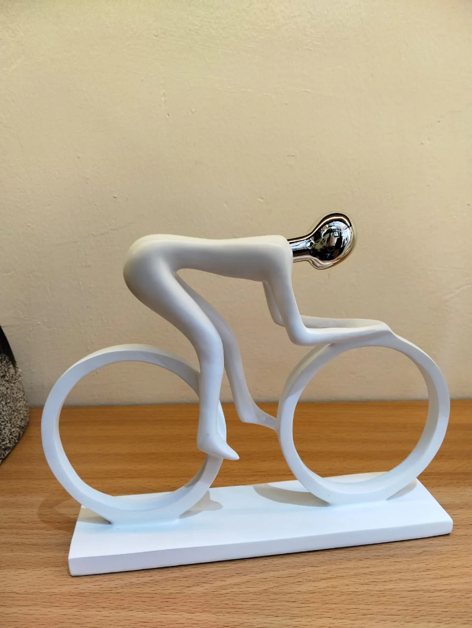Office/home figure Modeling Resin Table Ornaments - Image 2