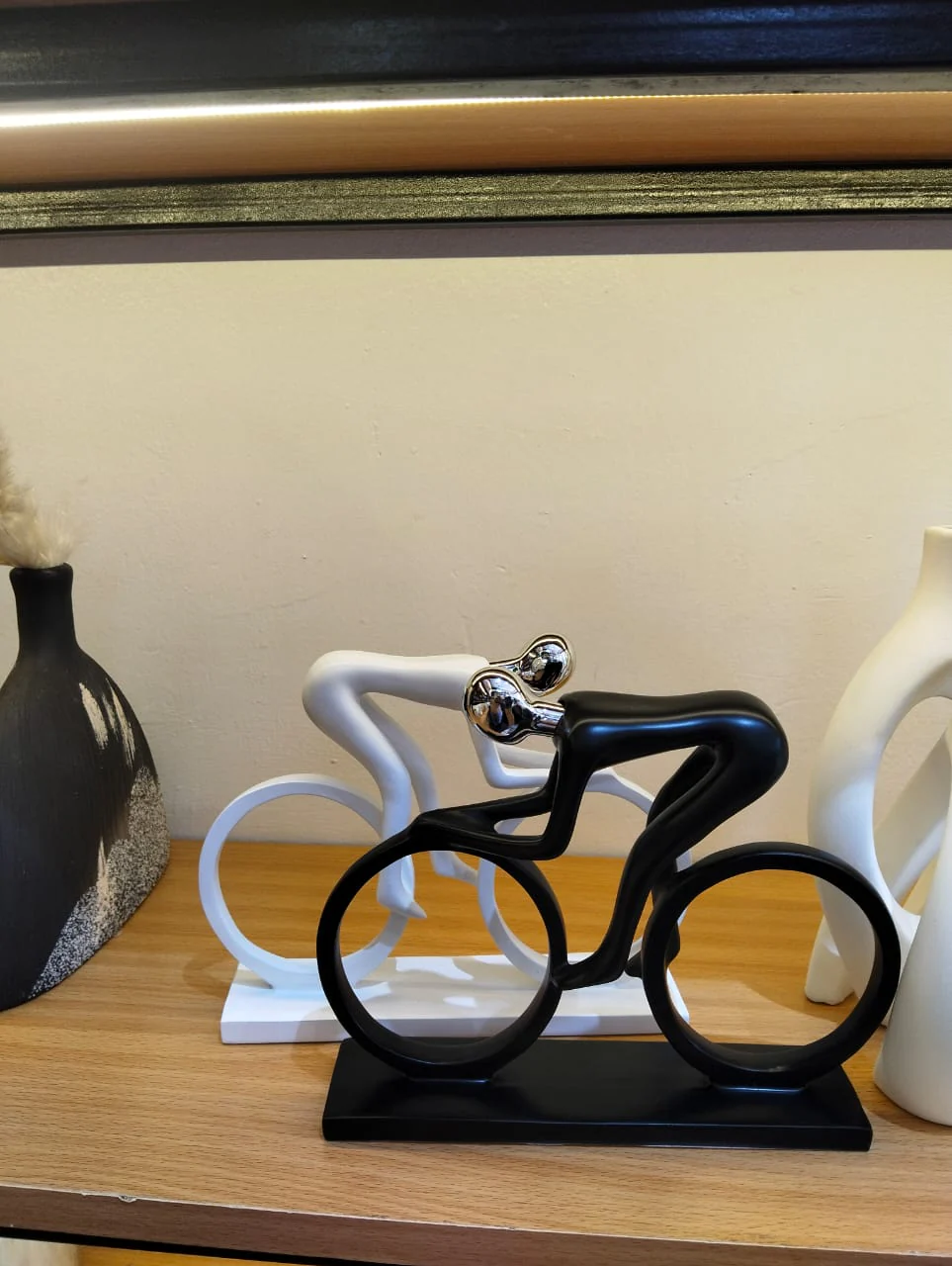 Office/home figure Modeling Resin Table Ornaments - Image 3