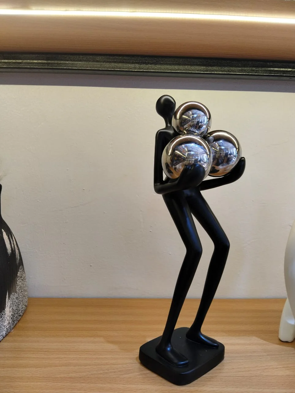 Office/home figure Modeling Resin Table Ornaments - Image 2