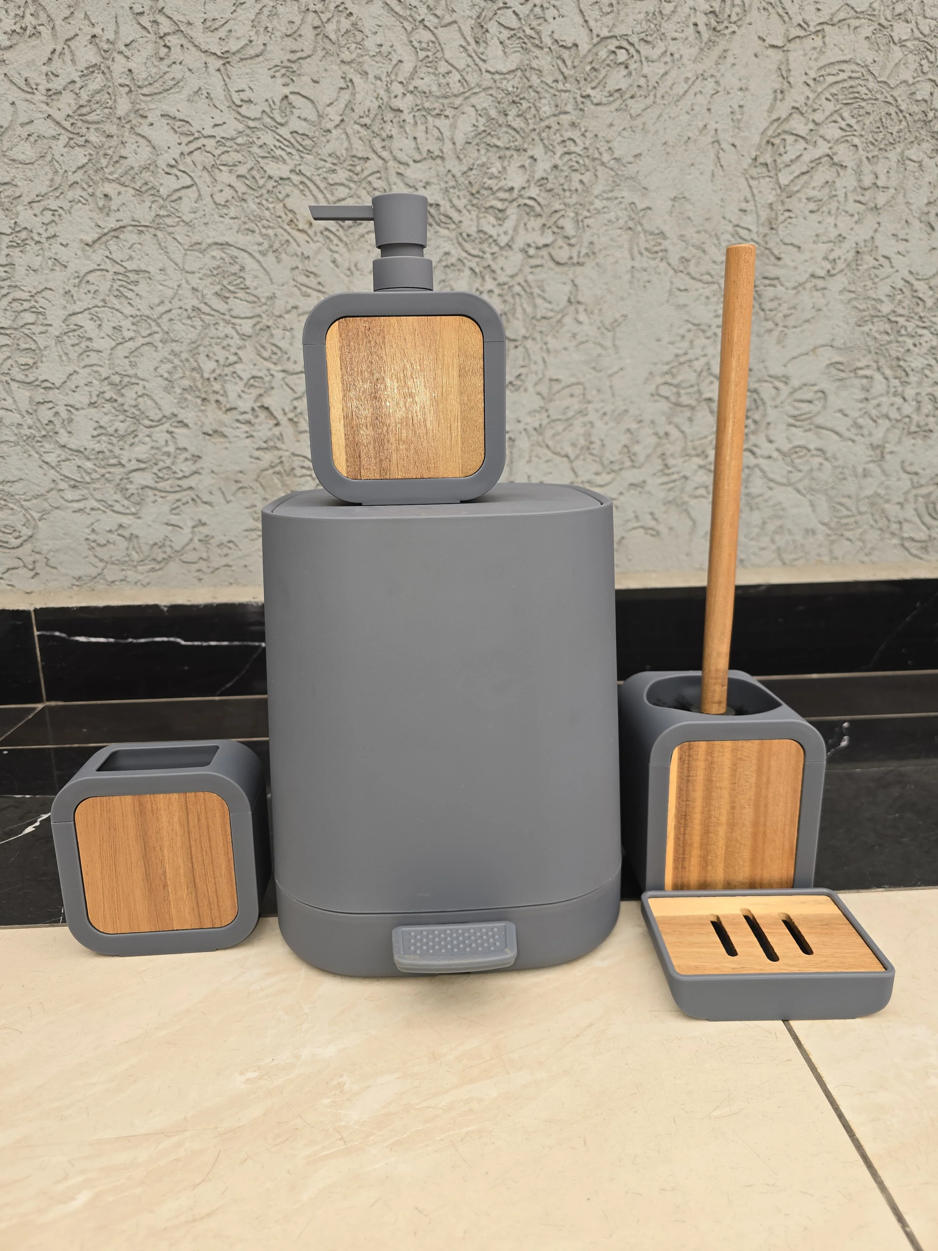 Plain 6pcs Bathroom Accessories set with Pedal - Image 3