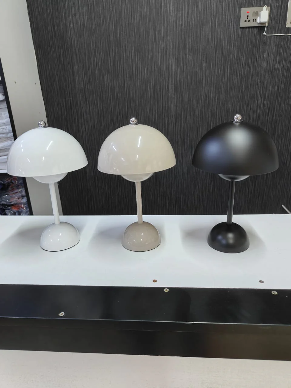 Rechargable Table Lamp - Image 2