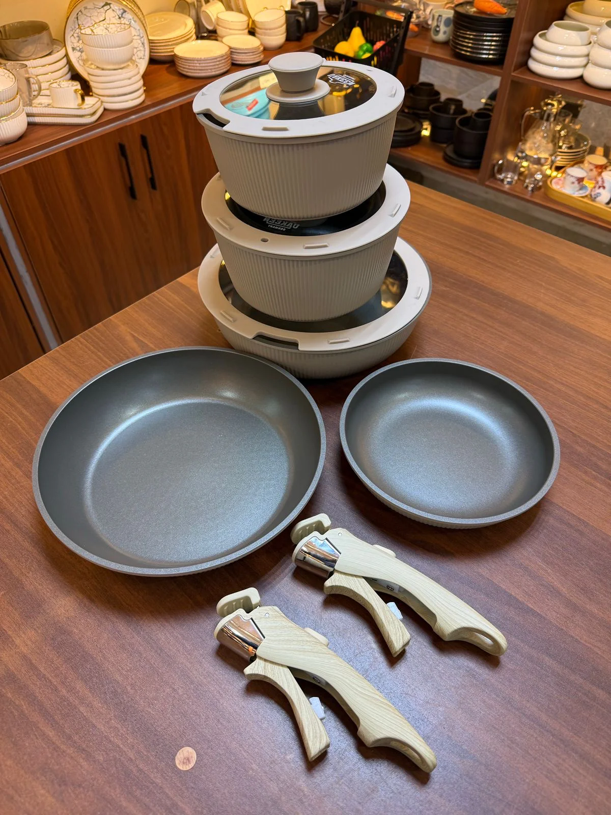 Uakeen Ceramic 10-Piece Cookware Set with Removable Handles - Image 3