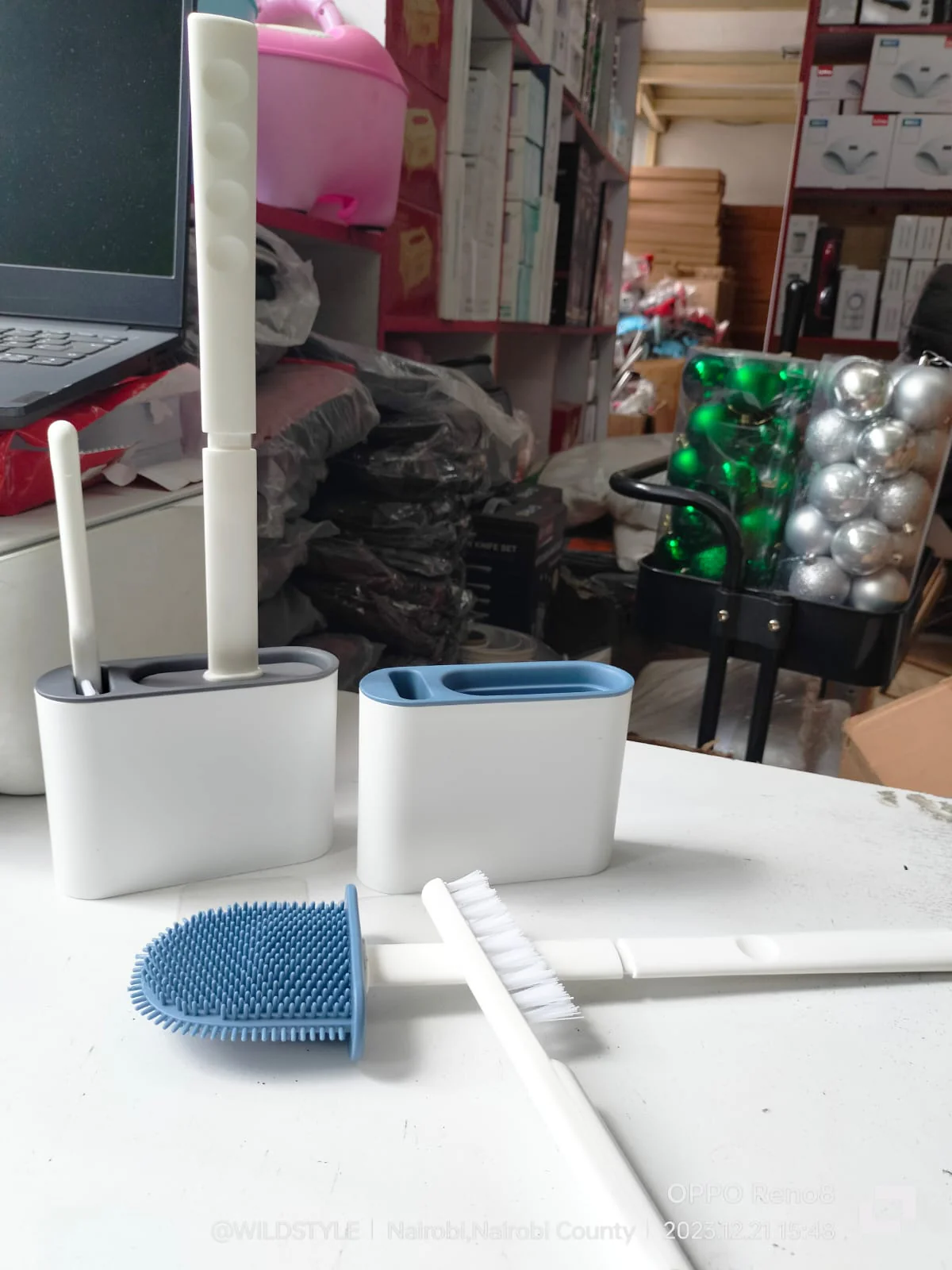 Wall hanging toilet brush with Holder & cleaning brush - Image 4